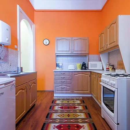 Stupendous * بودابست